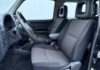 Подержанный автомобиль Suzuki Jimny 2011 года (10 фото)