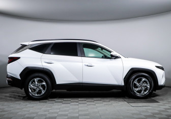 Подержанный автомобиль Hyundai Tucson 2022 года (4 фото)