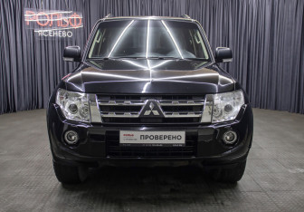Подержанный автомобиль Mitsubishi Pajero 2013 года (2 фото)