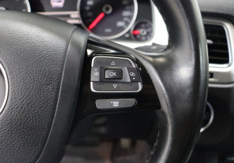 Подержанный автомобиль Volkswagen Touareg 2017 года (16 фото)