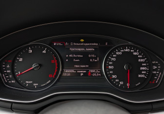 Подержанный автомобиль Audi A4 Sedan 2017 года (13 фото)