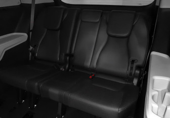 Подержанный автомобиль Kia Carnival 2022 года (11 фото)