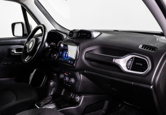 Подержанный автомобиль Jeep Renegade 2018 года (9 фото)