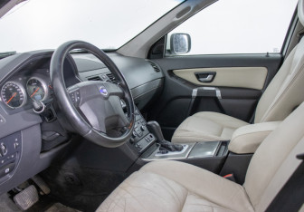 Подержанный автомобиль Volvo XC90 2011 года (10 фото)