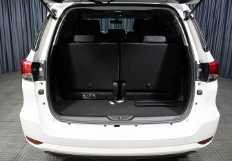 Подержанный автомобиль Toyota Fortuner 2021 года (10 фото)