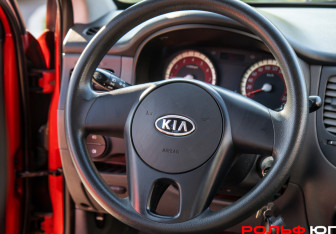 Подержанный автомобиль Kia Rio Sedan 2010 года (12 фото)