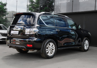 Подержанный автомобиль Nissan Patrol 2010 года (4 фото)