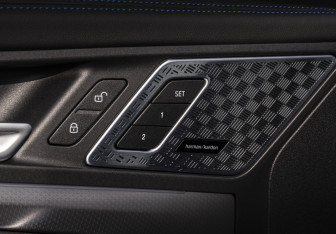 Подержанный автомобиль BMW X1 2025 года (20 фото)