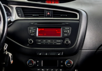 Подержанный автомобиль Kia Ceed Hatchback 2018 года (14 фото)