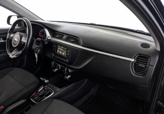Подержанный автомобиль Kia Rio Hatchback 2021 года (12 фото)
