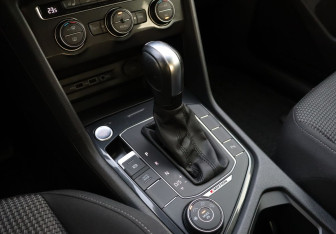 Подержанный автомобиль Volkswagen Tiguan 2019 года (18 фото)