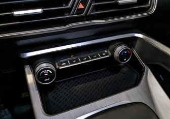 Подержанный автомобиль Geely Coolray 2023 года (29 фото)