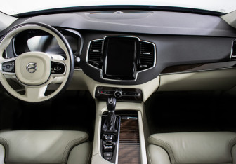 Подержанный автомобиль Volvo XC90 2016 года (11 фото)