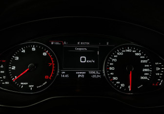 Подержанный автомобиль Audi Q5 2017 года (11 фото)