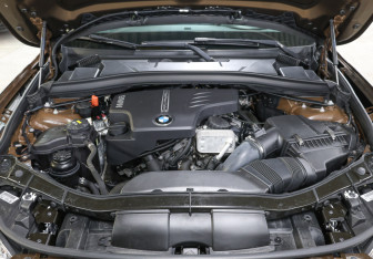 Подержанный автомобиль BMW X1 2014 года (9 фото)