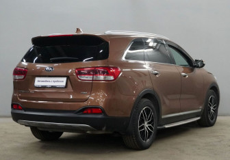 Подержанный автомобиль Kia Sorento 2015 года (8 фото)