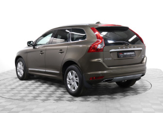 Подержанный автомобиль Volvo XC60 2015 года (7 фото)