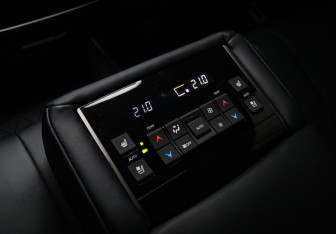 Подержанный автомобиль Lexus LX 2018 года (10 фото)