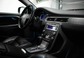 Подержанный автомобиль Volvo XC70 2008 года (24 фото)