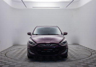 Подержанный автомобиль Hyundai Solaris Sedan 2012 года (2 фото)