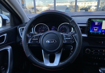 Подержанный автомобиль Kia Ceed Wagon 2019 года (14 фото)