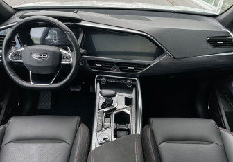 Подержанный автомобиль Geely Tugella 2024 года (12 фото)