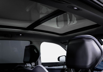 Подержанный автомобиль Geely Atlas 2024 года (17 фото)