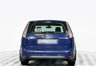 Подержанный автомобиль Ford Focus Wagon 2010 года (6 фото)