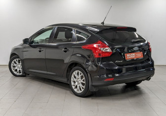 Подержанный автомобиль Ford Focus Hatchback 2012 года (7 фото)