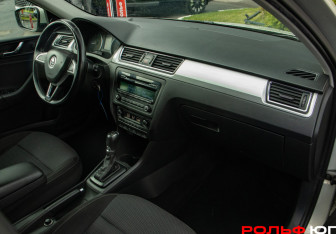 Подержанный автомобиль Skoda Rapid Liftback 2014 года (7 фото)