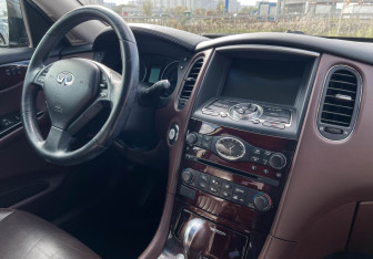 Подержанный автомобиль Infiniti QX50 2013 года (9 фото)