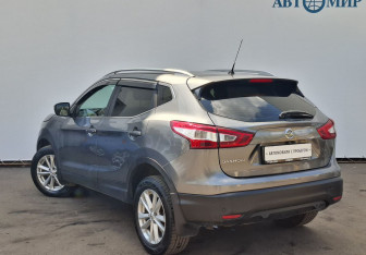 Подержанный автомобиль Nissan Qashqai 2014 года (7 фото)