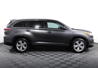 Подержанный автомобиль Toyota Highlander 2014 года (4 фото)