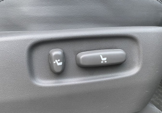 Подержанный автомобиль Toyota Land Cruiser Prado 2004 года (22 фото)