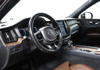 Подержанный автомобиль Volvo XC60 2018 года (13 фото)