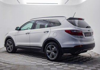 Подержанный автомобиль Hyundai Santa Fe 2014 года (3 фото)