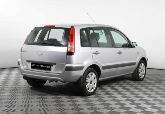 Подержанный автомобиль Ford Fusion 2008 года (3 фото)