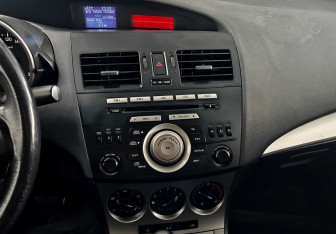 Подержанный автомобиль Mazda 3 Sedan 2011 года (14 фото)