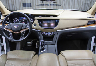 Подержанный автомобиль Cadillac XT5 2016 года (14 фото)