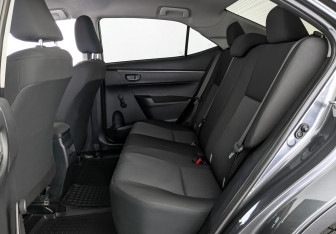 Подержанный автомобиль Toyota Corolla Sedan 2015 года (18 фото)