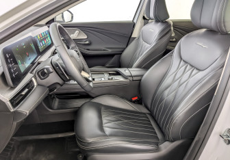 Подержанный автомобиль Chery Arrizo 8 2023 года (21 фото)
