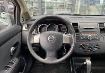 Подержанный автомобиль Nissan Tiida Hatchback 2012 года (14 фото)