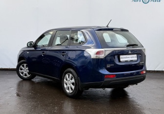 Подержанный автомобиль Mitsubishi Outlander 2014 года (7 фото)