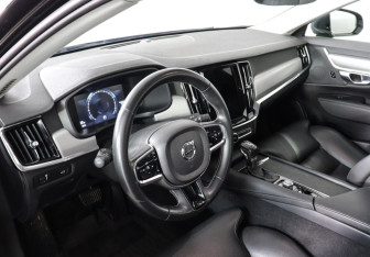 Подержанный автомобиль Volvo S90 2019 года (9 фото)