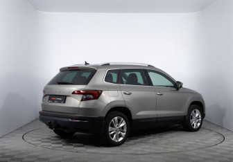 Подержанный автомобиль Skoda Karoq 2020 года (5 фото)