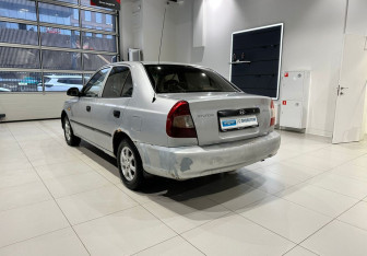 Подержанный автомобиль Hyundai Accent Hatchback 2005 года (6 фото)