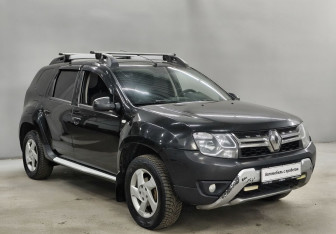 Подержанный автомобиль Renault Duster 2017 года (3 фото)