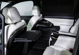 Подержанный автомобиль GAC M8 2023 года (13 фото)