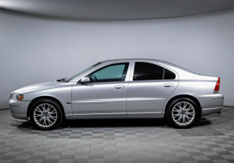 Подержанный автомобиль Volvo S60 2006 года (8 фото)