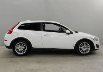Подержанный автомобиль Volvo C30 2012 года (4 фото)